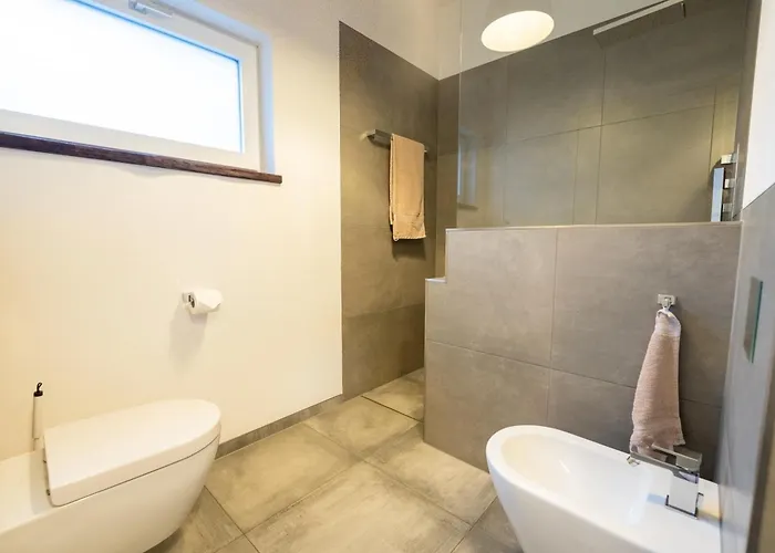 Δωμάτια σε οικογενειακή κατοικία Urban Jungle Rundum Entspannung Mit Sauna